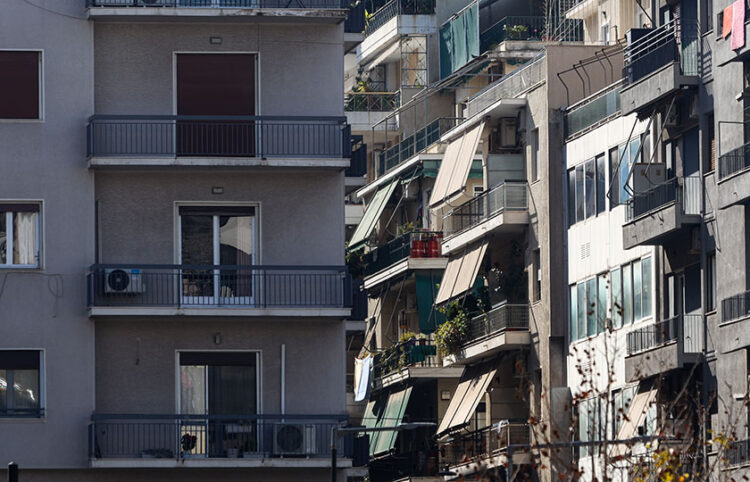 Μπαλκόνια διαμερισμάτων σε πολυκατοικίες στην Αθήνα (φωτ.:  EUROKINISSI / Γιάννης Παναγόπουλος)