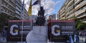 Το μνημείο Γενοκτονίας του Ποντιακού Ελληνισμού στην πλατεία Αγίας Σοφίας (φωτ.: Έλλη Τσολάκη)