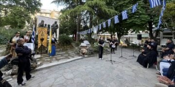 Στιγμιότυπο από την εκδήλωση στο Μνημείο Προσφυγικού Ελληνισμού, στην Έδεσσα (φωτ.: facebook/Σύλλογος Ποντίων Έδεσσας Αγ. Θεόδωρος Γαβράς)