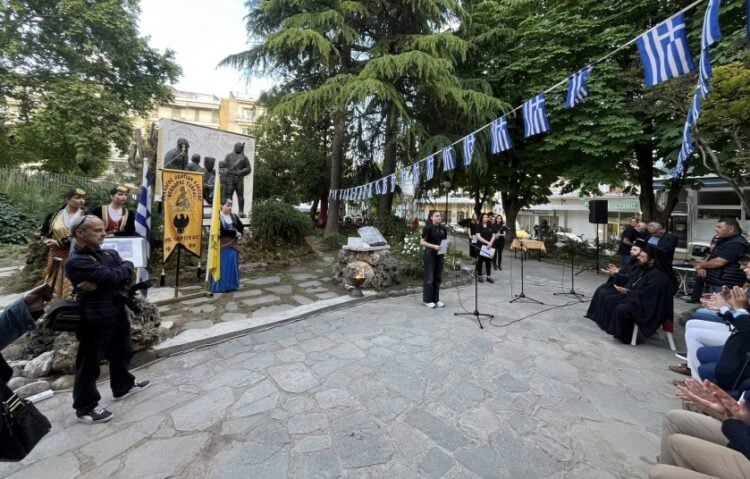 Στιγμιότυπο από την εκδήλωση στο Μνημείο Προσφυγικού Ελληνισμού, στην Έδεσσα (φωτ.: facebook/Σύλλογος Ποντίων Έδεσσας Αγ. Θεόδωρος Γαβράς)