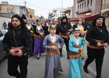 Μικρά και μεγάλα μέλη της Ευξείνου Λέσχης Αχαρνών και Αττικής «Ο Καπετάν Ευκλείδης» στις εκδηλώσεις (φωτ.: Δήμος Αχαρνών)