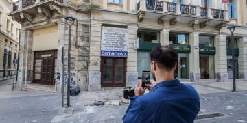 Στιγμιότυπο από το Ηράκλειο έπειτα από το σεισμό μεγέθους 6,1 βαθμών το πρωί της Πέμπτης (φωτ.: EUROKINISSI / Στέφανος Ραπάνης)