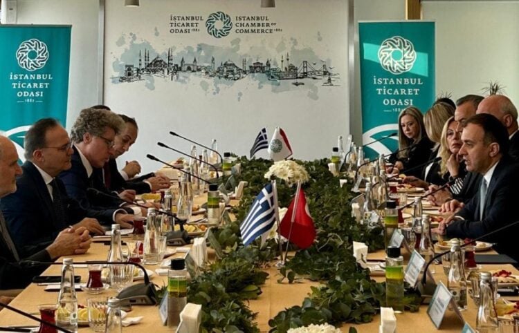 Στιγμιότυπο από τη συνάντηση των δύο αντιπροσωπειών στην Κωνσταντινούπολη (φωτ.: facebook/Tasos Chatzivasileiou - Τάσος Χατζηβασιλείου)