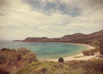 Σκόνη από την Αφρική κάλυψε την πόλη του Ναυπλίου, Τετάρτη 7 Μαΐου 2025 (φωτ.: ΑΠΕ-ΜΠΕ / Ευάγγελος Μπουγιώτης)