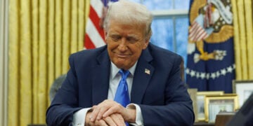 O Ντόναλντ Τραμπ στο Οβάλ Γραφείο (φωτ.:  EPA / Aaron Schwartz / POOL)