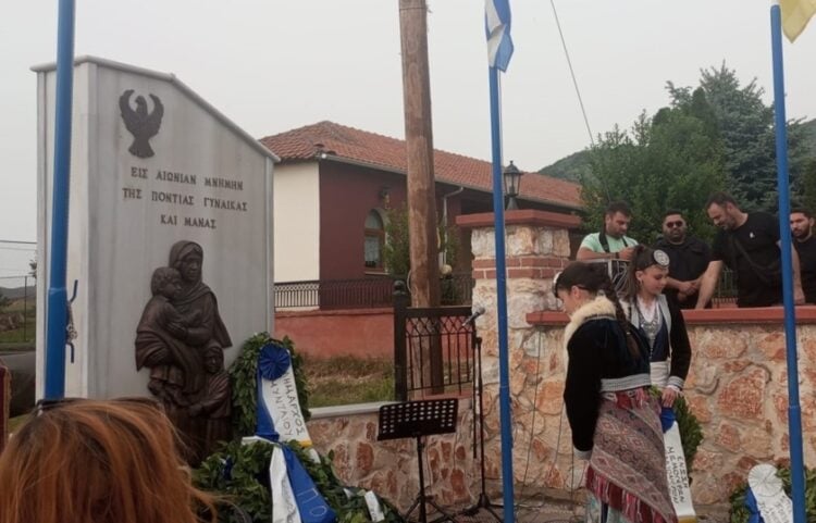 (Φωτ.: facebook/Ένωση Μωμόγερων Λιμνοχωρίου Βαλτονέρων Αναργύρων «Οι Τσαγούσιδες»)