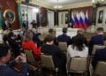 Ο Ρώσος πρόεδρος Βλαντίμιρ Πούτιν ανακοινώνει στους δημοσιογράφους την πρότασή του για απευθείας διαπραγματεύσεις με το Κίεβο στις 15 Μαΐου (φωτ.: EPA/Gavriil Grigorov/Sputnik)