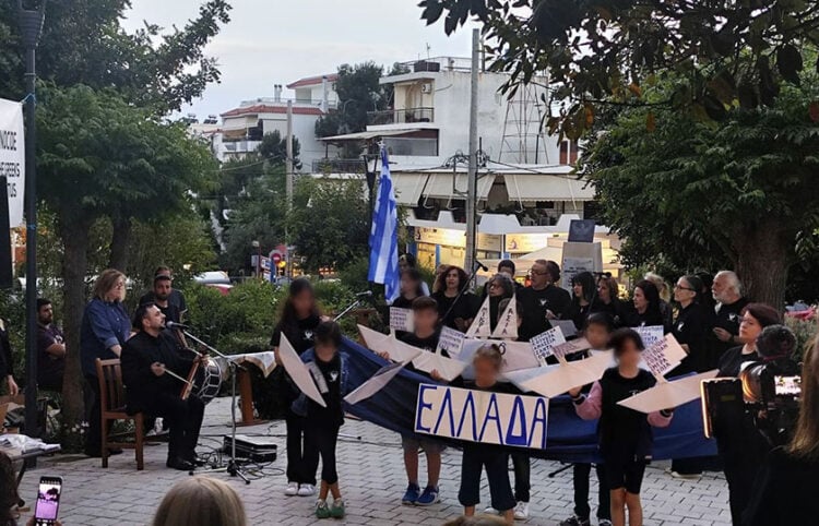 Στιγμιότυπο από την εκδήλωση στη Πλατεία Πόντου στον Καρέα (φωτ.: Δήμος Βύρωνα)