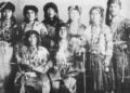 Ασσύριοι και Ασσύριες με εθνικές ενδυμασίες (φωτ.: Αρχείο Πανελλήνιας Ένωσης Ασσυρίων)