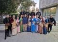 Ο αντιπρόεδρος της Ευξείνου Λέσχης Αθηνών Χάρης Πασβαντίδης με μέλη του χορευτικού τμήματος του Συλλόγου, στις 26 Μαΐου, στο Πολεμικό Μουσείο στο πλαίσιο της εκδήλωσης μνήμης με θέμα: «ΚΩΝΣΤΑΝΤΙΝΟΥΠΟΛΗ» που συνδιοργάνωνε το Επαγγελματικό Επιμελητήριο Αθηνών και ο πρόεδρος και μέλος του ΔΣ της Ευξείνου Λέσχης Αθηνών Γιάννης Χατζηθεοδοσίου (φωτ.: facebook.com/ EvxinosLesxi)