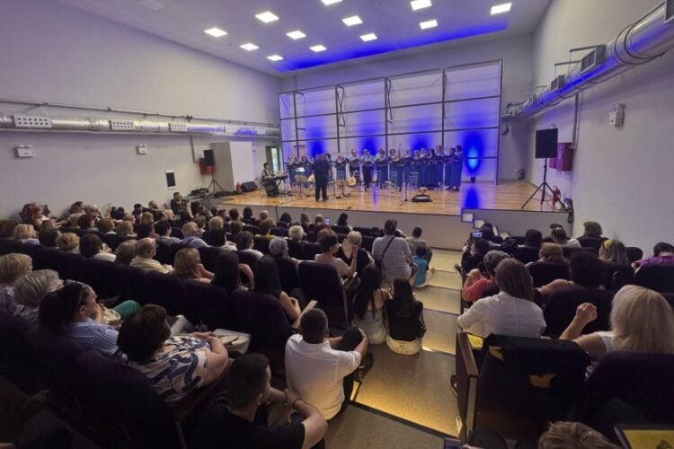 Στιγμιότυπο από τον εκδήλωση με τίτλο «Αφιέρωμα στη Μάνα» (φωτ.: facebook.com/ ΜΟΡΦΩΤΙΚΟΣ ΣΥΛΛΟΓΟΣ ΠΟΝΤΙΩΝ Ν.ΕΒΡΟΥ "ΑΛΕΞΙΟΣ ΚΟΜΝΗΝΟΣ")
