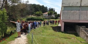 Φίλοι και μέλη της Ένωσης Ποντίων Πιερίας ξεναγούνται στον ιστορικό χώρο της Αμφίπολης Σερρών (φωτ.: Ένωση Ποντίων Πιερίας)