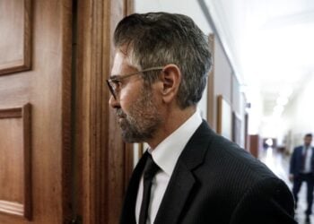 Ο άλλοτε επικεφαλής της Novartis Κωνσταντίνος Φρουζής καταθέτει στην Ειδική Κοινοβουλευτική Επιτροπή τον Νοέμβριο του 2019 για την υπόθεση Παπαγγελόπουλου (φωτ.: Eurokinissi/Γιώργος Κονταρίνης)