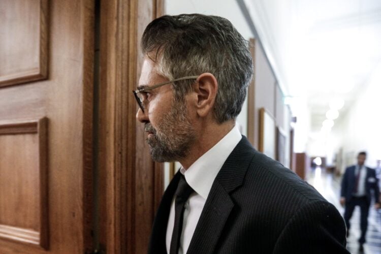 Ο άλλοτε επικεφαλής της Novartis Κωνσταντίνος Φρουζής καταθέτει στην Ειδική Κοινοβουλευτική Επιτροπή τον Νοέμβριο του 2019 για την υπόθεση Παπαγγελόπουλου (φωτ.: Eurokinissi/Γιώργος Κονταρίνης)
