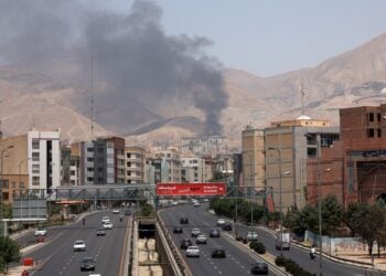 Εικόνα από την Τεχεράνη, σήμερα, μετά από ισραηλινό χτύπημα (φωτ.: EPA/ABEDIN TAHERKENAREH)
