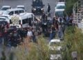 Τούρκοι αστυνομικοί συλλαμβάνουν στρατιώτες στην πλατεία Ταξίμ σε παλιότερη επιχείρηση (φωτ.: . EPA/Tolga Bozoglu)
