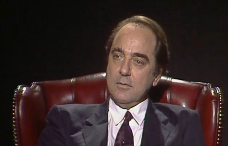 Ο Κωστής Μοσκώφ το 1992, στην εκπομπή της Λιάνας Κανέλλη «Λόγω Τιμής» (φωτ.: Αρχείο ΕΡΤ)