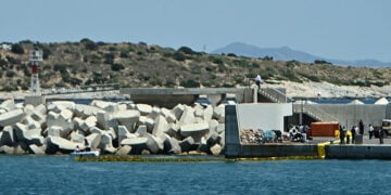 Πτώση ελικοπτέρου στη Μαρίνα Βουλιαγμένης (φωτ.: EUROKINISSI / Κώστας Τζούμας)