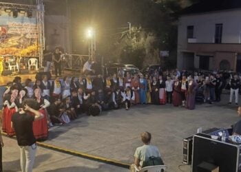 Φωτ. από τις εμφανίσεις του Ομίλου Ποντίων Χορευτών Καβάλας στη «Μεγάλη Ελλάδα» στην Ιταλία (πηγή: facebook.com/omilos.pontion.xorefton.kavalas)