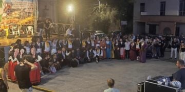 Φωτ. από τις εμφανίσεις του Ομίλου Ποντίων Χορευτών Καβάλας στη «Μεγάλη Ελλάδα» στην Ιταλία (πηγή: facebook.com/omilos.pontion.xorefton.kavalas)