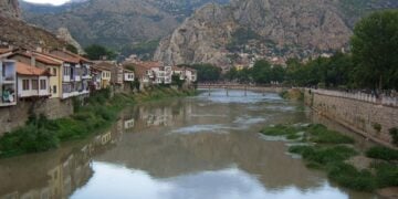 Ο ποταμός Ίρις (Yeşilırmak) στην Αμάσεια (φωτ: Ahmet Keles /commons. wikimedia.org)