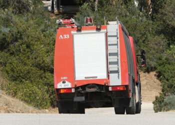 Πυροσβεστικό όχημα στην Παλαιά Φώκαια Αττικής (φωτ.: EUROKINISSI / Σωτήρης Δημητρόπουλος)