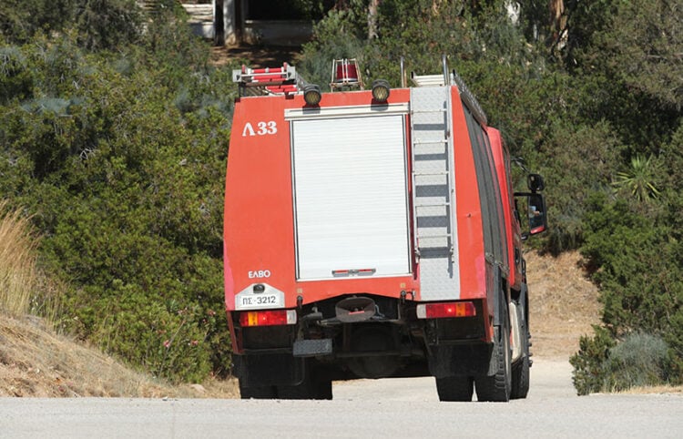 Πυροσβεστικό όχημα στην Παλαιά Φώκαια Αττικής (φωτ.: EUROKINISSI / Σωτήρης Δημητρόπουλος)