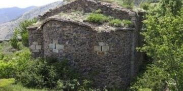 Ερείπια εκκλησίας στο Σταυρίν (σήμερα Uğurtaş) στη Χαλδία (πηγή: gumushane.
ktb.gov.tr)