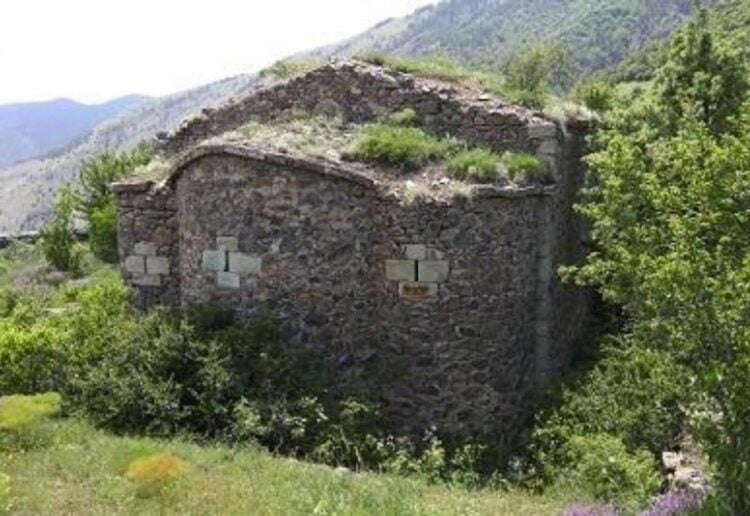 Ερείπια εκκλησίας στο Σταυρίν (σήμερα Uğurtaş) στη Χαλδία (πηγή: gumushane.
ktb.gov.tr)