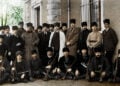 Μέλη των μονάδων Kuva-yı Milliye στο Αϊδίνι, περίπου το 1919. Ήταν παραστρατιωτικές ομάδες εθελοντών που οργανώθηκαν για να αντισταθούν, μεταξύ άλλων, στον Ελληνικό Στρατό που αποβιβάστηκε στη Σμύρνη (πηγή: gurkantuna.com)