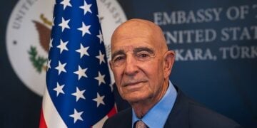 Ο πρέσβης των ΗΠΑ στην Τουρκίας Τομ Μπάρακ (φωτ.:  https://tr.usembassy.gov/wp-content/uploads/ sites/169/2022/06/ADA_8063-Headshot4.jpg)