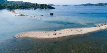 Στην περιοχή της Βουρβουρούς στη Χαλκιδική ερευνά το Λιμενικό Σώμα για τις δύο αγνοούμενες (φωτ. αρχείου: MotionTeam/Βασίλης Βερβερίδης)