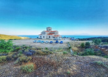 Ο ημιτελής ναός του Αγίου Ευγενίου του Τραπεζούντιου βρίσκεται σε μια ειδυλλιακή τοποθεσία στα Πετρωτά Ροδόπης (φωτ.: Flickr / ΙΜ Μαρωνείας)