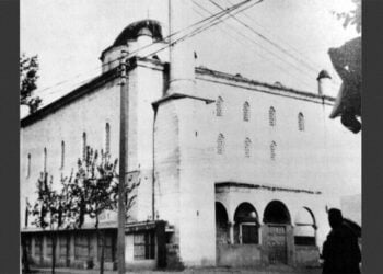Η εκκλησία του Αγίου Στεφάνου στη Σαφράμπολη μετατράπηκε σε τζαμί με μιναρέ (φωτ.: «Η Έξοδος», τόμος ΙΒ')