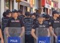 Αστυνομικοί είναι παραταγμένοι ενόψει της Πορείας Υπερηφάνειας (φωτ.: instagram/1goksubasaran)