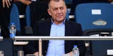 Ο Γιάννης Βρούτσης παρακολουθεί τον τελικό Κυπέλλου ΟΦΗ-Ολυμπιακός (φωτ.:  EUROKINISSI /  Klodian Lato)