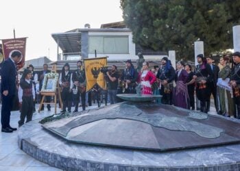 Ο Νίκος Χριστοδουλίδης στην εκδήλωση που έγινε στις 19 Μαΐου 2025 στο Παραλίμνι, για τα 106 χρόνια από τη Γενοκτονία των Ποντίων (φωτ.: Facebook / Δήμος Παραλιμνίου-Δερύνειας)