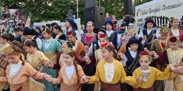 Στιγμιότυπο από το 6ο Παιδικό-Εφηβικό Φεστιβάλ Ποντιακών Χορών Νομού Θεσσαλονίκης (φωτ.: facebook.com/katerina.bili)