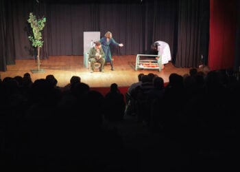 Στιγμιότυπο από το 1ο Πανελλήνιο Φεστιβάλ Θεάτρου στην Ποντιακή Διάλεκτο, το οποίο είναι μια πρωτοβουλία του Δήμου Εορδαίας (πηγή: Facebook / Πανελλήνιο Φεστιβάλ Ποντιακού Θεάτρου Δήμου Εορδαίας)