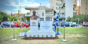 Η προτομή του Φίλωνα Κτενίδη και η αναθηματική πλάκα στη Νικόπολη Σταυρούπολης (φωτ.: Facebook /  Φάνης Κουρουκλίδης-Fanis Kourouklidis)