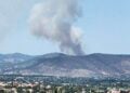 Καπνός από τη φωτιά στο Άνω Σούλι Μαραθώνα (φωτ.: Ανθή Καρρά)