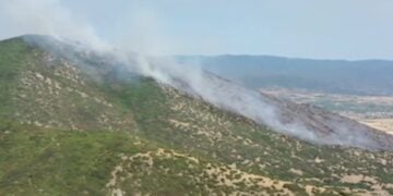 Η φωτιά έκαψε χορτολιβαδική έκταση (φωτ.: YouTube)