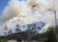 Ελικόπτερο επιχειρεί κατά της φωτιάς στη Χιο (φωτ.: EUROKINISSI/Κώστας Αναγνώστου)