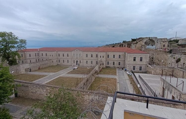 Οι φυλακές της Σινώπης, μέσα στο φρούριο της πόλης του Εύξεινου Πόντου (φωτ.: Χ / Mehmet Nuri Ersoy)