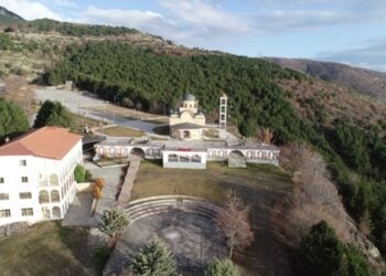 Η υπό ανασύσταση ιερά μονή Αγίου Ιωάννου Βαζελώνος στον Άγιο Δημήτριο Ελλησπόντου Κοζάνης (φωτ.: bazelonas.blogspot.com)