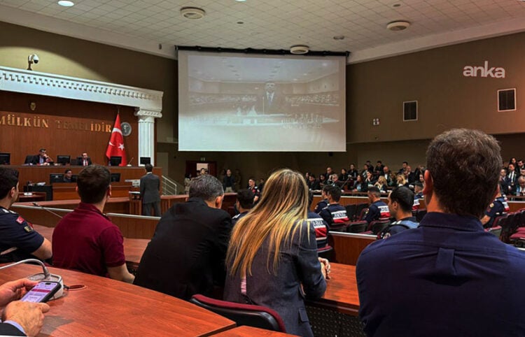 Ο Εκρέμ Ιμάμογλου κατά την απολογία του (πηγή: Χ)