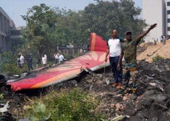 Το φτερό του Boeing 787-8 της Air India (φωτ.: EPA / Siddharaj Solanki)