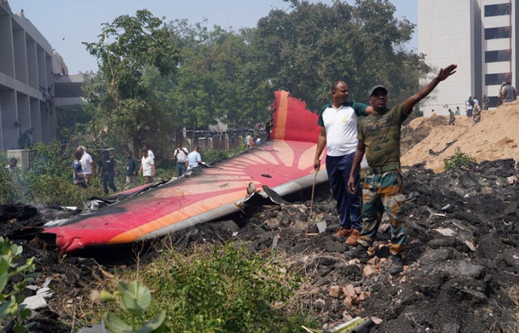Το φτερό του Boeing 787-8 της Air India (φωτ.: EPA / Siddharaj Solanki)