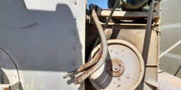 Τα κομμένα καλώδια στις κλιματιστικές μονάδες του νοσοκομείου (φωτ.: Χ/Άδωνις Γεωργιάδης)