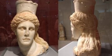Το κεφάλι της Σφίγγας το οποίο εκτίθεται προς το παρόν στο Μουσείο της Αμφίπολης θα τοποθετηθεί ξανά στο άγαλμα που βρίσκεται εντός του τύμβου (φωτ.: Έλλη Τσολάκη)